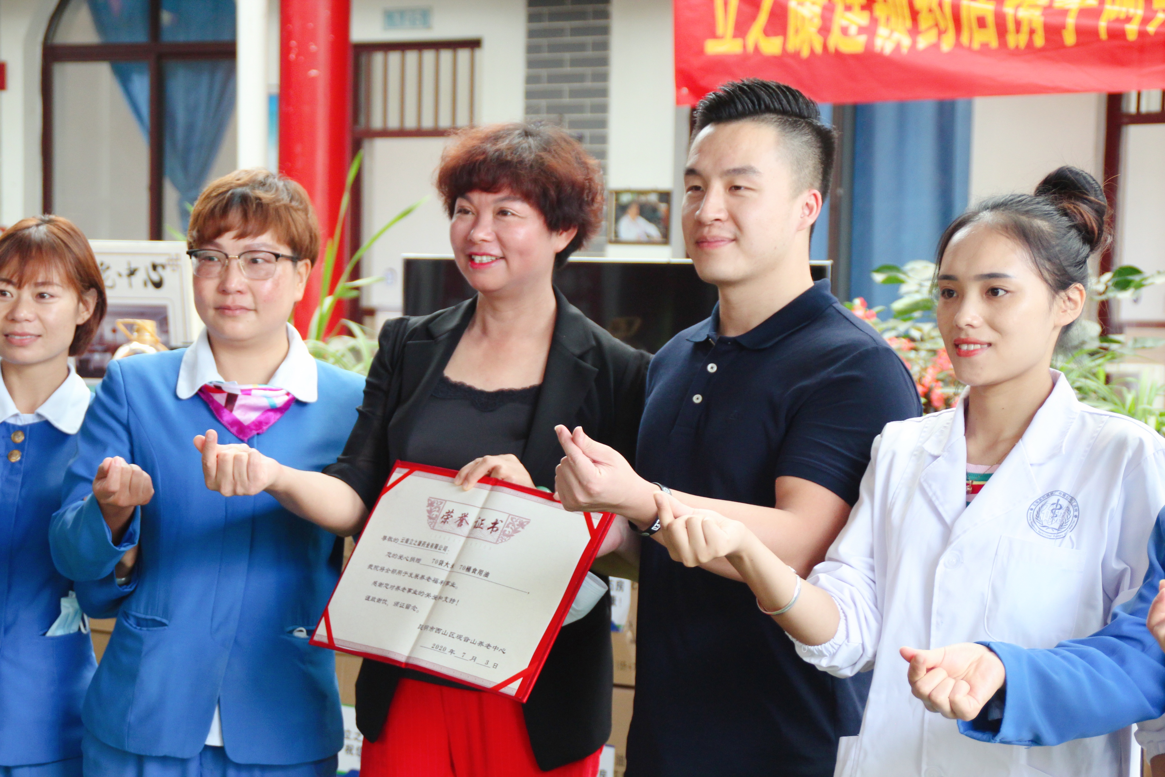 立之康连锁药店携手阿斯利康关爱老年人血脂健康走进养老院